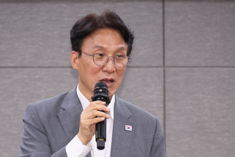김민석 더불어민주당 당대표 후보가 29일 여의도 국회 의원회관에서 열린 발달장애 국가책임제 실효성 보장 장애인부모 간담회에서 발언하고 있다. 뉴시스