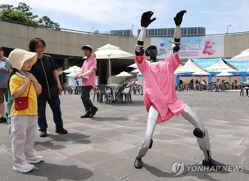 휴머노이드 로봇 (출처=연합뉴스)