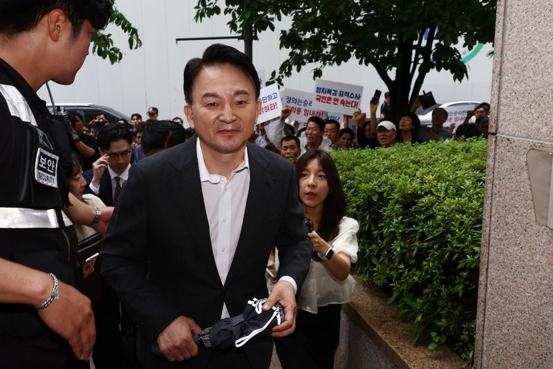 [과천=뉴시스] 고승민 기자 = 서울-양평고속도로 노선 변경 의혹을 들여다보는 2차 종합특별검사팀이 '윗선'으로 지목된 원희룡 전 국토교통부 장관을 재차 소환한다. 사진은 원 전 장관. 2026.07.29. kkssmm99@newsis.com