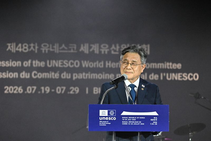 허민 국가유산청장이 28일 부산 벡스코 컨벤션홀에서 열린 제48차 유네스코 세계유산위원회 폐회식에 참석해 지난 열흘간 위원회의 성공적인 운영을 이끈 의장단과 유네스코 사무국, 그리고 각국 대표단과 참가자들에게 감사의 인사를 전하고 있다. (국가유산청 제공. 재판매 및 DB 금지) 2026.7.28 ⓒ 뉴스1 포토공용 기자