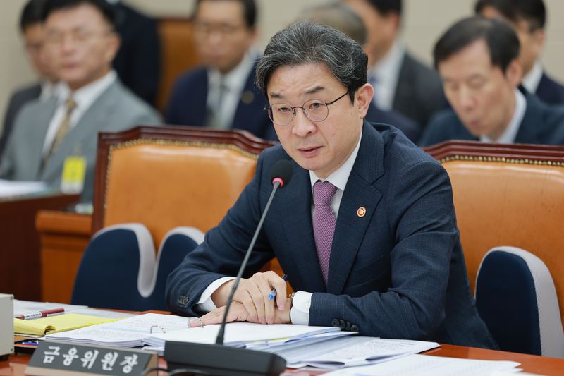 이억원 "책임 무겁게 받아들여… 진정 안되면 추가 조치" [레버리지 대책 있나]