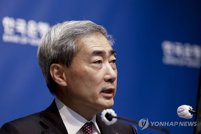 기자간담회서 발언하는 신현송 한은 총재 (출처=연합뉴스)