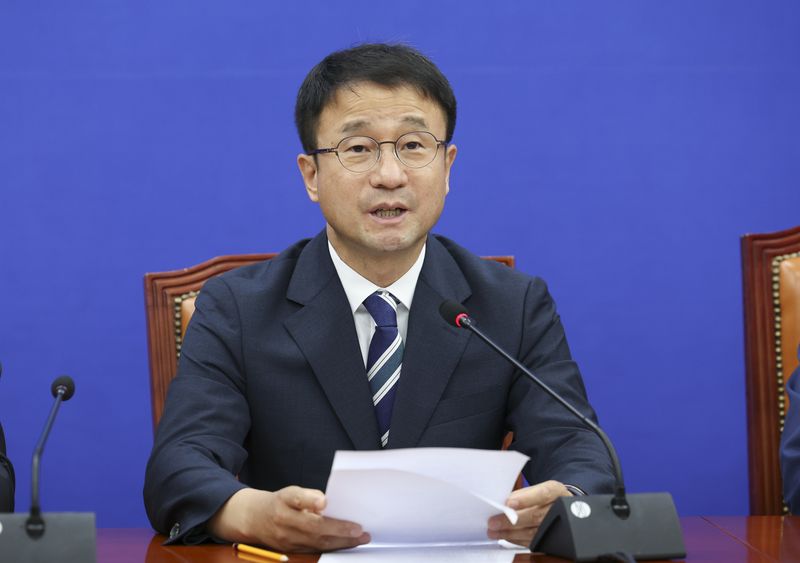 한병도 더불어민주당 당대표 직무대행 겸 원내대표가 30일 오전 서울 여의도 국회에서 열린 정책조정회의에서 발언하고 있다. 뉴시스