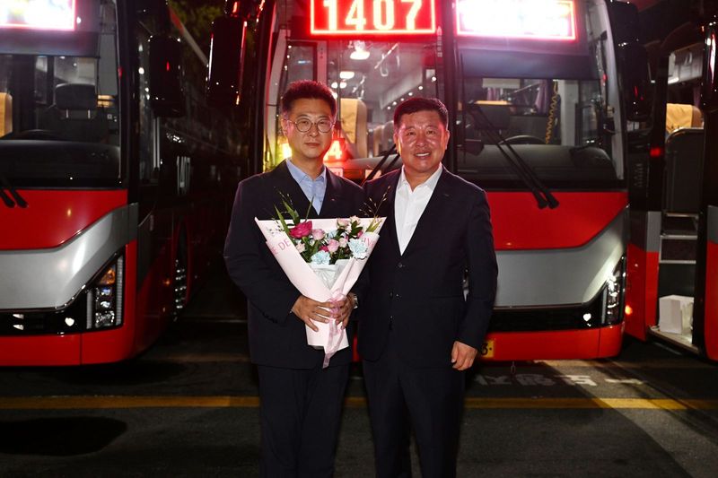 정덕영 경기 양주시장이 30일 오전 양주시와 강남을 오가는 1407번 광역버스 개통식에 참석한 모습. (양주시 제공)