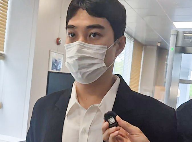 아동 성매매 혐의를 받는 최영중 전 청주시의원이 지난달 30일 오후 구속 전 피의자 심문(영장실질심사)이 열리는 청주지법에 출석하고 있다. /사진=연합뉴스