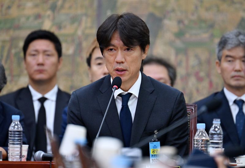 홍명보 전 축구 국가대표팀 감독이 30일 서울 여의도 국회에서 열린 문화체육관광위원회의 대한축구협회 현안 관련 청문회에 출석해 질의에 답하고 있다. 뉴스1
