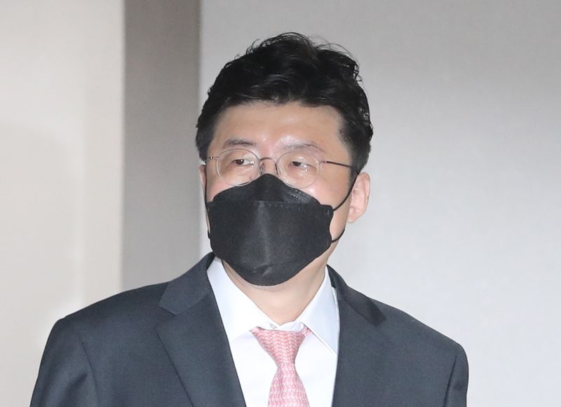 '김학의 전 법무부 차관 불법 출국금지'에 관여한 혐의로 재판에 넘겨진 이규원 대전지검 부부장검사이 15일 서울 서초구 중앙지방법원에서 열린 1회 공판기일에 출석하고 있다. 2021.10.15 ⓒ 뉴스1 이성철 기자