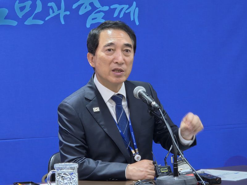 [홍성=뉴시스] 최영민 기자=박수현 충남도지사가 29일 오전 충남도청 프레스센터에서 기자간담회를 하고 있다. 2026.07.29 ymchoi@newsis.com *재판매 및 DB 금지