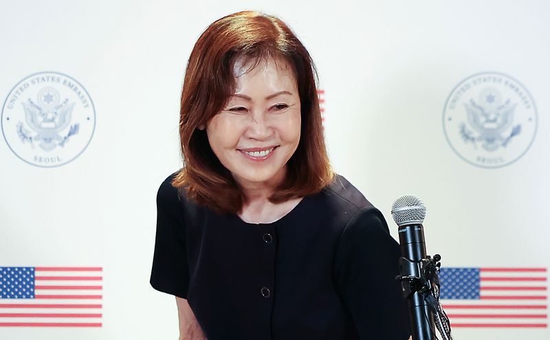 미셸 스틸(한국명 박은주) 신임 주한 미국 대사가 지난달 30일 인천국제공항을 통해 입국해 성명을 발표한 뒤 퇴장하고 있다. 뉴시스