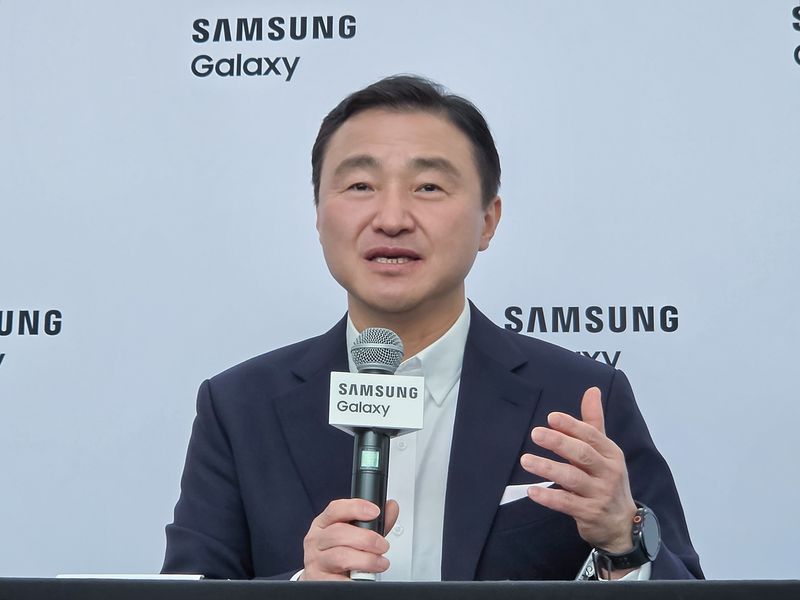 가전·휴대폰 잘 팔렸지만…'칩플레이션'에 발목 잡힌 DX부문 [삼성 2분기 역대급 실적]