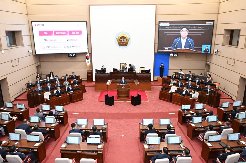 [창원=뉴시스]경남도의회 임시회에 참석한 권순기 경남교육감. (사진=경남교육청 제공) 2026.07.22.photo@newsis.com *재판매 및 DB 금지
