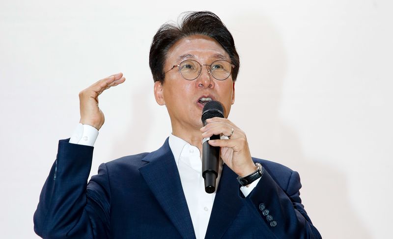 [제주=뉴시스] 우장호 기자 = 김민석 더불어민주당 당대표 후보가 30일 오전 제주시 이도일동 제주혼디누림터 2층 대강당에서 열린 당원간담회에서 지지를 호소하고 있다. 2026.07.30. woo1223@newsis.com