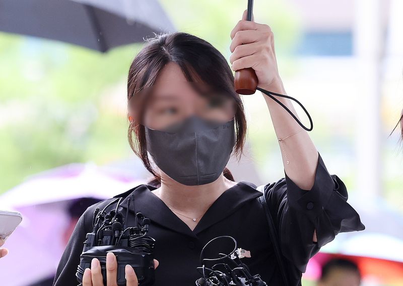 '올다르크’(올림픽공원+잔 다르크)로 불리는 30대 여성이 21일 오후 구속 전 피의자 심문(영장실질심사)을 받기 위해 서울 송파구 서울동부지방법원에 출석하고 있다. 2026.7.21 ⓒ 뉴스1 박지혜 기자