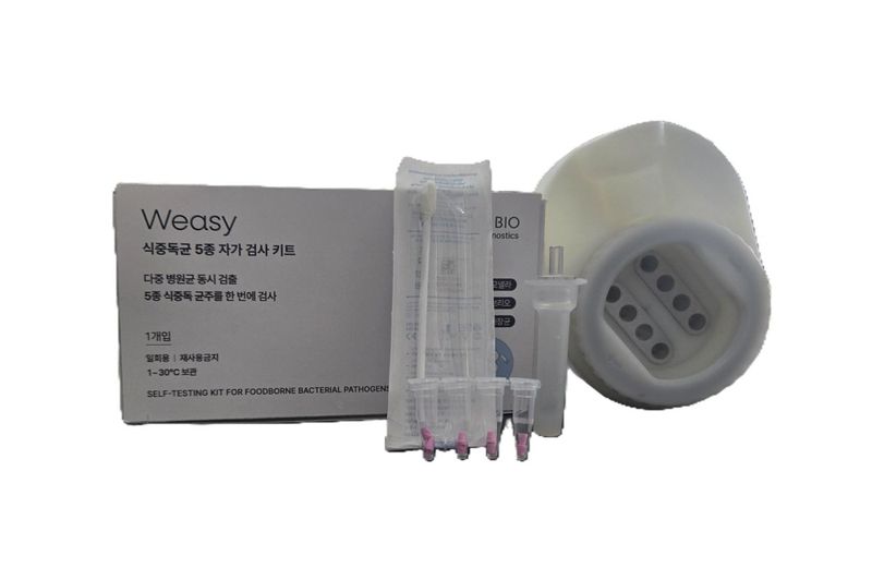 최근 주식회사 와이즈바이오가 부산기술창업투자원의 공공판로 개척 지원사업을 통해 부산 소재 국공립 어린이집에 지원한 식중독균 신속 자가 검사키트 ‘위지’. 와이즈바이오 제공