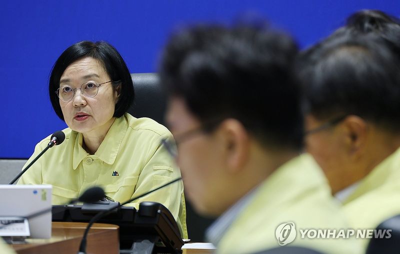 한성숙 총리, 폭염ㆍ가뭄 대처사항 점검회의 주재 (출처=연합뉴스)