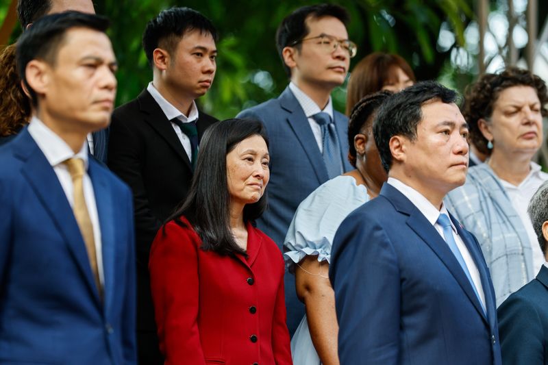 제니퍼 윅스 주베트남 미국 대사(가운데)와 대표단이 2026년 7월 31일 베트남 하노이 외교부에서 열린 아세안(동남아시아국가연합) 기식전에 참석하고 있다. EPA연합 외상