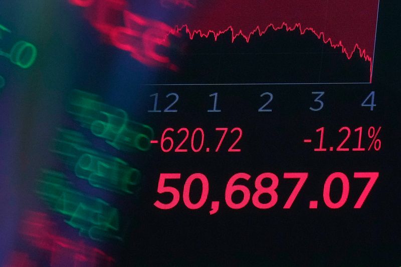 30일(현지 시간) 월스트리트저널(WSJ)에 따르면 설립자 레오폴드 아셴브레너는 이날 투자자들에게 보낸 서한에서 "이번 달 우리는 여러분을 실망시켰다"며 7월 손실을 인정했다. 사진은 3일(현지시간) 미국 뉴욕증권거래소(NYSE) 객장 위 전광판에 다우존스산업평균지수의 마감 지수가 표시돼 있는 모습. 뉴시스