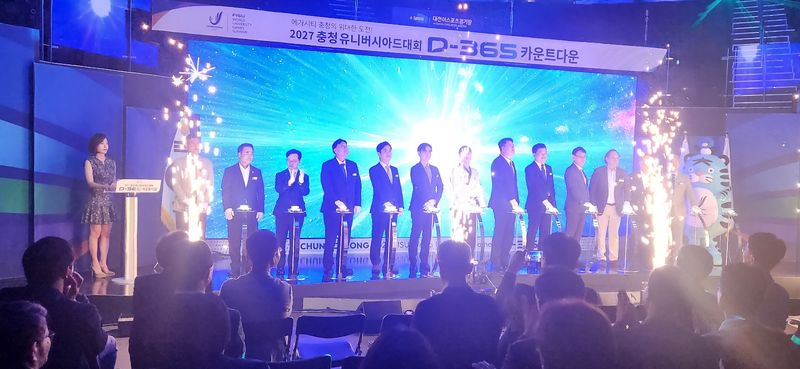 [대전=뉴시스]곽상훈 기자=2027 충청 유니버시아드대회 조직위원회가 31일 대전드림아레나에서 'D-365 카운트다운' 행사를 가졌다. 2026. 07. 31 kshoon0663@newsis.com *재판매 및 DB 금지