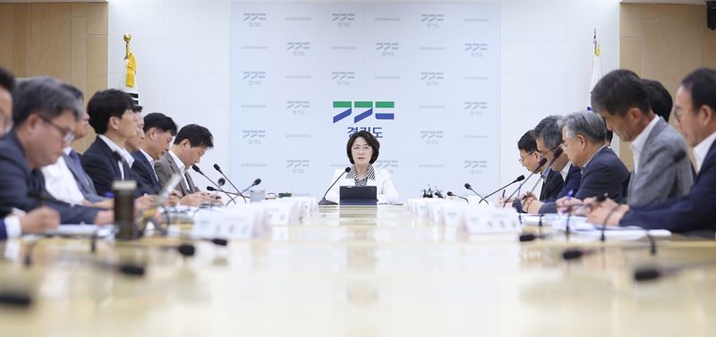 추미애 경기도지사가 31일 오전 의정부시 경기북부청사 상황실에서 열린 업무보고에서 모두발언을 하고 있다. 경기도 제공