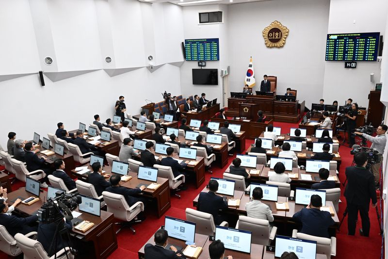 송영훈 제주특별자치도의회 의장이 7월 30일 도의회 본회의에서 2026년도 제2회 추가경정예산안 의결 절차를 진행하고 있다. 추경안 통과로 제주도의 올해 전체 예산은 8조4747억원으로 늘었다. /사진=제주특별자치도의회 제공