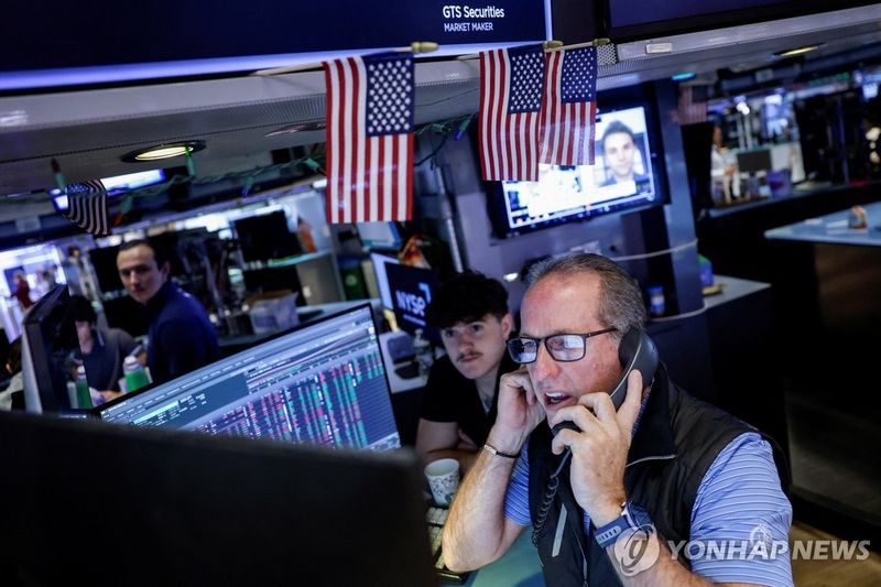 7월 31일(현지시간) 미국 뉴욕증권거래소(NYSE)의 트레이더들.연합뉴스