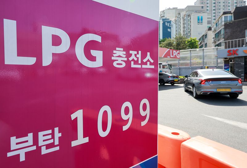 23일 서울시내에 한 LPG충전소에 가격표가 표시돼 있다. 이날 정부가 발표한 '민생 물가 특별관리품목 대응 방안'에서 기존 10퍼센트 수준이던 액화석유가스, LPG 부탄 연료의 유류세 인하 폭을 다음 달 1일부터 25퍼센트로 확대한다고 밝혔다. 2026.4.23 ⓒ 뉴스1 이호윤 기자