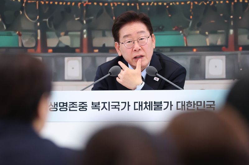 이재명 대통령이 16일 청와대 영빈관에서 열린 보건복지부, 식품의약품안전처, 성평등가족부, 국민권익위원회 2차 업무보고에서 발언을 하고 있다. (청와대통신사진기자단) 2026.7.16 ⓒ 뉴스1 이재명 기자