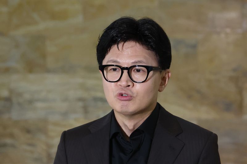 한동훈 무소속 의원이 30일 서울 여의도 국회 본회의장 앞에서 현안 관련 브리핑을 하고 있다. 2026.7.30 ⓒ 뉴스1 신웅수 기자