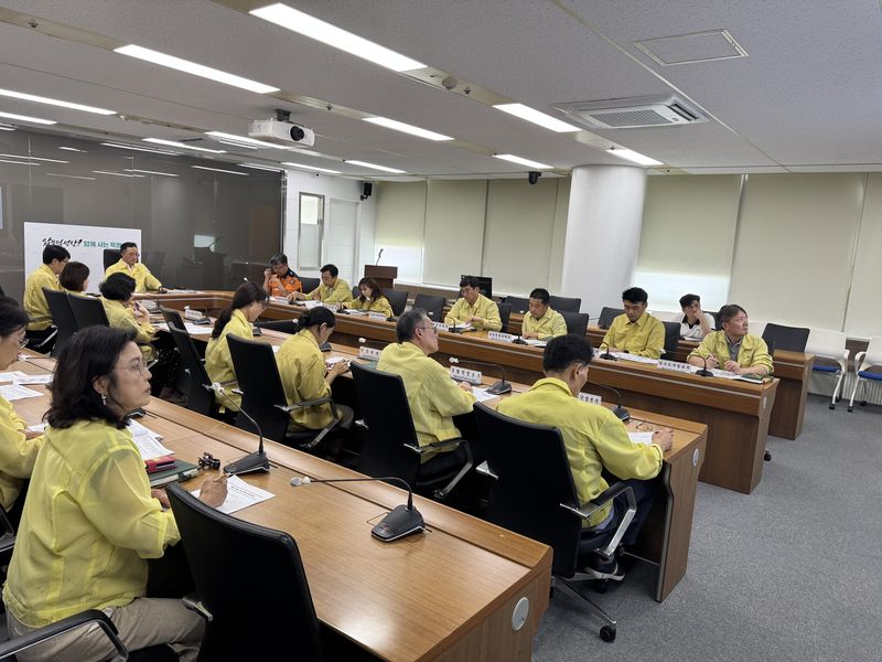지난 1일 광양, 보성, 여수를 시작으로 3일 순천, 곡성, 광주 동부권역(동·서·남·북구)에 '폭염 중대경보'가 잇따라 발효되는 가운데 전남광주통합특별시가 지역재난안전대책본부(지대본·사진)를 비상 2단계로 격상하고 총력 대응에 들어갔다. 전남광주통합특별시 제공