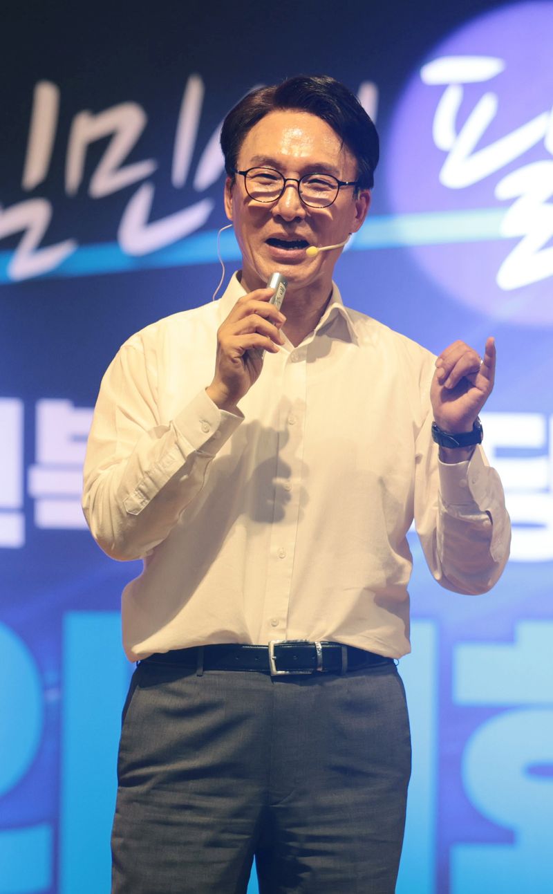 더불어민주당 김민석 당 대표 후보가 3일 전북 전주시 전주대학교 학생회관에서 열린 '전북 민주당원 결의대회'에서 발언하고 있다. 연합뉴스