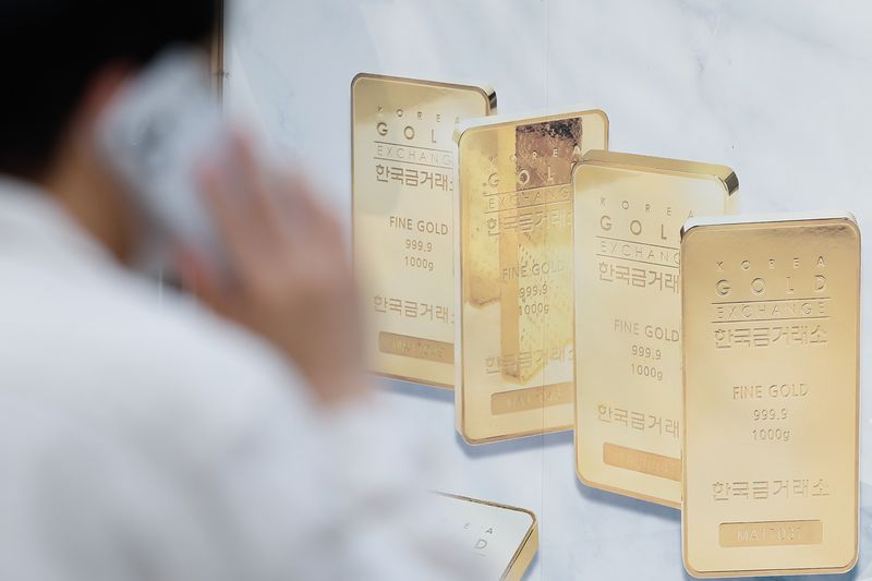 서울 시내 금은방 거리에 골드바 광고가 결려 있다. 2026.4.1 ⓒ 뉴스1 안은나 기자