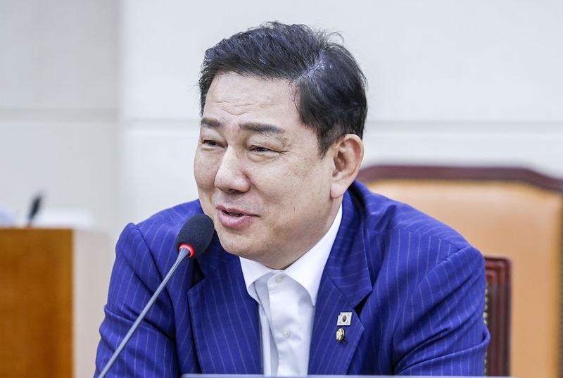 [서울=뉴시스] 정병혁 기자 = 김병기 무소속 의원이 지난달 6일 서울 여의도 국회에서 열린 국방위원회 전체회의에서 인사말을 하고 있다. 2026.07.06. jhope@newsis.com