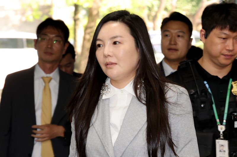 300억 원대 사기 혐의를 받는 연예기획사 원헌드레드 레이블 차가원 대표가 3일 오전 서울 서초구 서울중앙지방법원에서 열린 구속 전 피의자 심문(영장실질심사)에 출석하고 있다. 사진=뉴스1