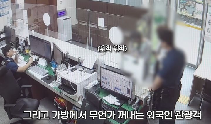 "잊지 않을게요"...출국하던 中 관광객이 경찰에 한글 편지 남긴 이유