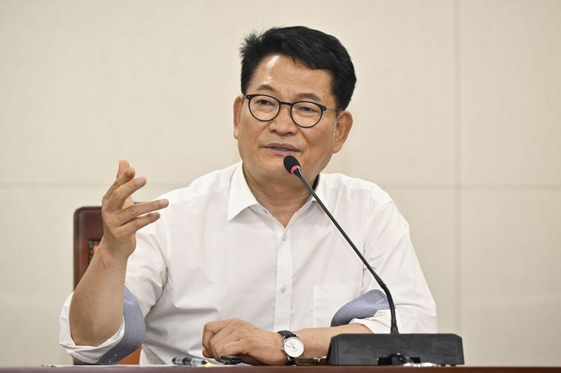 송영길 더불어민주당 당대표 후보가 4일 전남광주 화순군 화순군의회에서 열린 '화순 시민 공감 토크'에서 발언하고 있다. 뉴시스