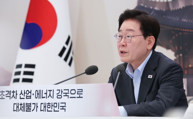 이재명 대통령이 4일 청와대 영빈관에서 열린 산업통상부, 기후에너지환경부, 지식재산처, 원자력안전위원회, 기상청 2차 업무보고에서 발언을 하고 있다. 2026.8.4 ⓒ 뉴스1 이재명 기자
