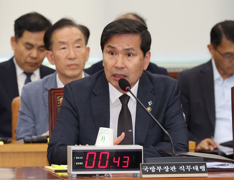 김선호 국방부 장관 직무대행이 2025년 6월 26일 국회에서 열린 국방위원회 전체회의에서 제2회 추가경정예산안 의결 관련 인사말을 하고 있다. 뉴시스