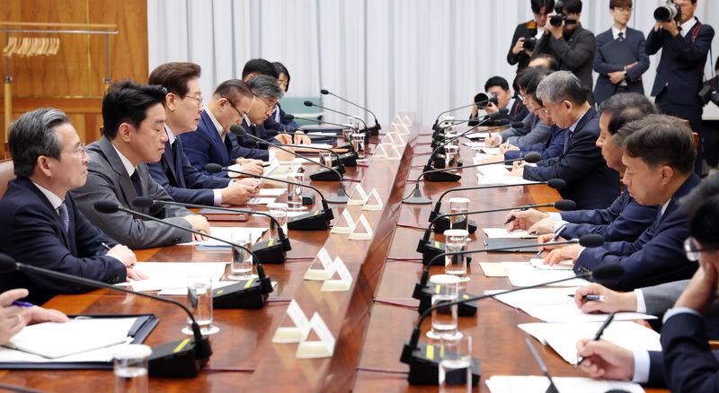 [서울=뉴시스] 조성봉 기자 = 이재명 대통령이 6일 청와대에서 열린 메가프로젝트 민관합동 점검회의에서 발언하고 있다. 2026.07.06. suncho21@newsis.com