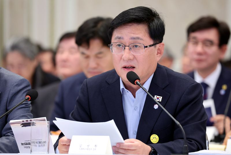 김성환 기후에너지환경부 장관이 4일 청와대 영빈관에서 하반기 업무보고를 하고 있다. 청와대통신사진기자단
