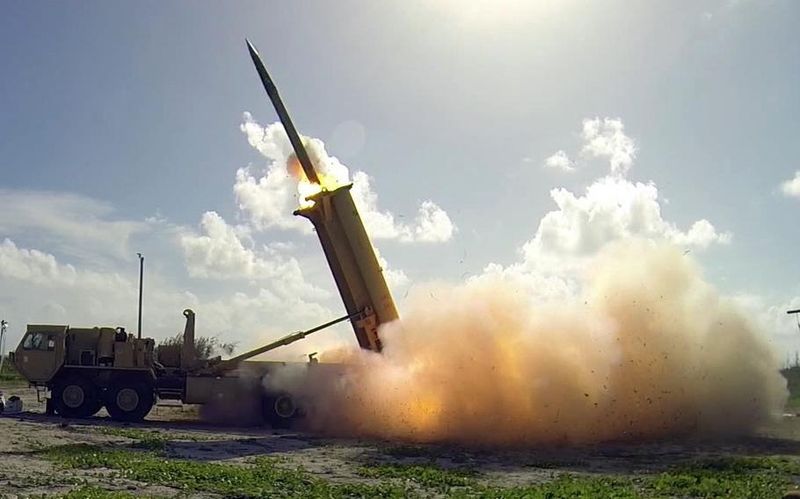 미국 전쟁(국방)부가 온라인에 공개한 미국 육군 괌 기지 고고도미사일방어체계(THAAD·사드) 미사일 발사 장면.뉴시스