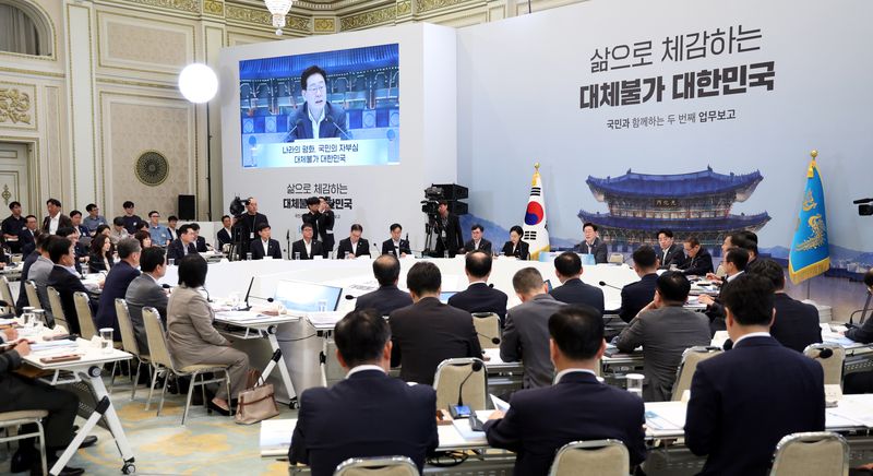 이재명 대통령이 5일 청와대 영빈관에서 열린 외교부, 통일부, 국방부, 국가보훈부에 대한 부처 업무보고에서 발언하고 있다. 뉴시스