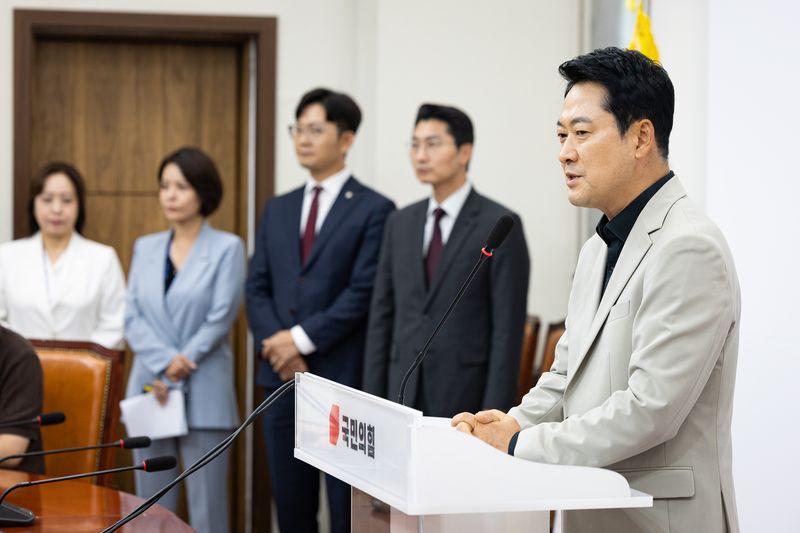 장동혁 국민의힘 대표가 지난 4일 서울 여의도 국회에서 형사소송법 국무회의 의결 및 부동산 세제개편 등 현안 관련 기자회견을 하고 있다. 2026.8.4 ⓒ 뉴스1 유승관 기자