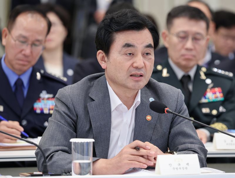 안규백 국방부 장관이 5일 청와대 영빈관에서 열린 이재명 대통령 주재 부처 업무보고에서 보고하고 있다. 청와대통신사진기자단