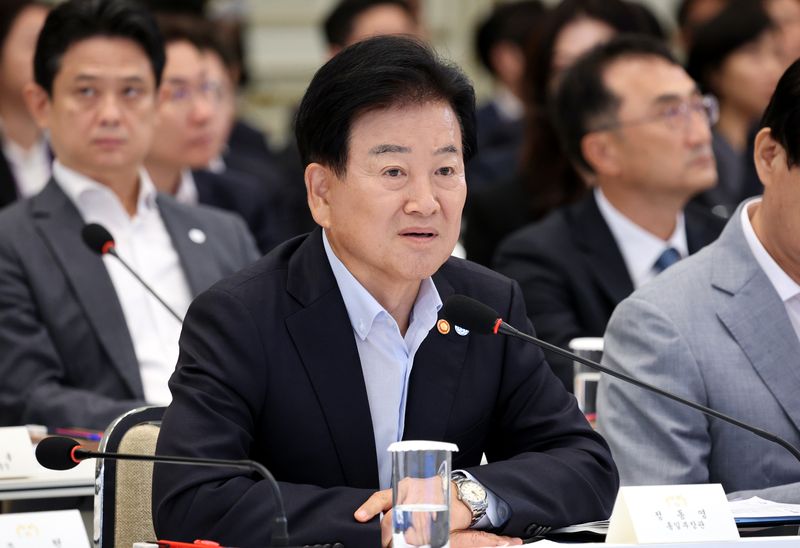 [서울=뉴시스] 김진아 기자 = 정동영 통일부 장관이 5일 청와대 영빈관에서 열린 외교부, 통일부, 국방부, 국가보훈부에 대한 부처 업무보고에서 보고를 하고 있다. 2026.08.05. bluesoda@newsis.com