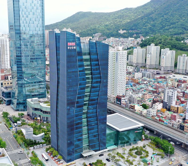 BNK부산은행 본점 전경. 부산은행 제공
