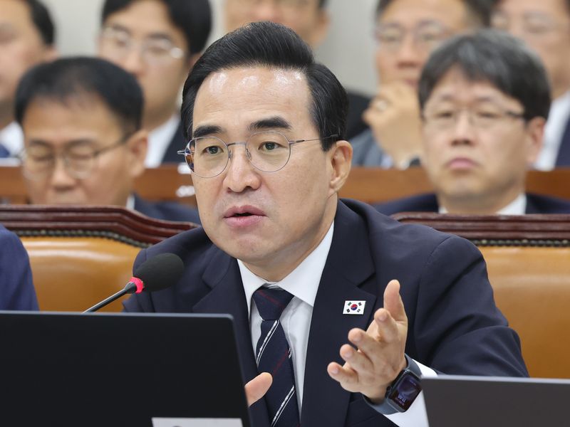 박홍근 기획예산처 장관이 29일 오전 서울 여의도 국회 에서 열린 재정경제기획위원회 전체회의에서 의원질의에 답하고 있다. 뉴스1