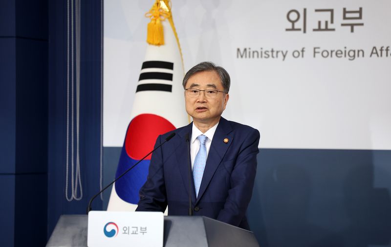 [서울=뉴시스] 김선웅 기자 = 조현 외교부 장관이 5일 서울 종로구 외교부 브리핑룸에서 대통령 업무보고 내용을 브리핑하고 있다. 2026.08.05. mangusta@newsis.com