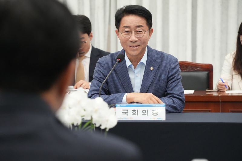 조정식 국회의장이 5일 제주도청에서 열린 국회의장·제주도지사·지역 국회의원 소통 간담회에서 제주 현안에 대한 국회 차원의 협력 방향을 말하고 있다. /사진=제주특별자치도 제공
