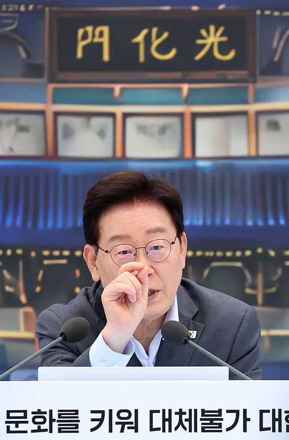 이재명 대통령이 5일 청와대에서 열린 외교부, 통일부, 국방부, 국가보훈부 등에 대한 하반기 부처 업무 보고에서 발언하고 있다. 이날 보고를 끝으로 국무조정실과 19부, 6처, 18청, 7위원회를 포함한 140개 공공기관을 대상으로 진행된 2차 업무보고가 모두 마무리됐다. 연합뉴스