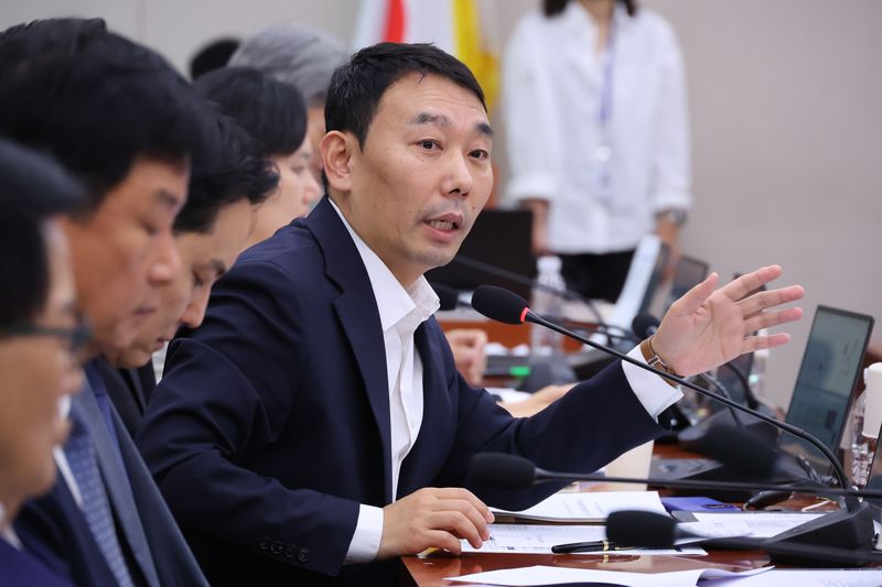 김용민 더불어민주당 의원이 15일 서울 여의도 국회에서 열린 법제사법위원회 전체회의에서 질의하고 있다. 2026.7.15 ⓒ 뉴스1 신웅수 기자